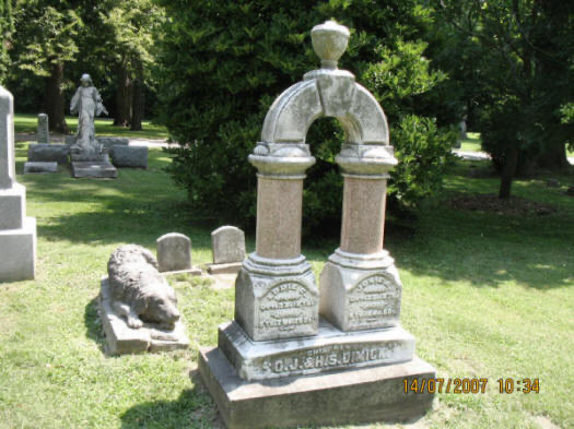 Dog Headstone at Chippiannock Cemetery in Rock Island